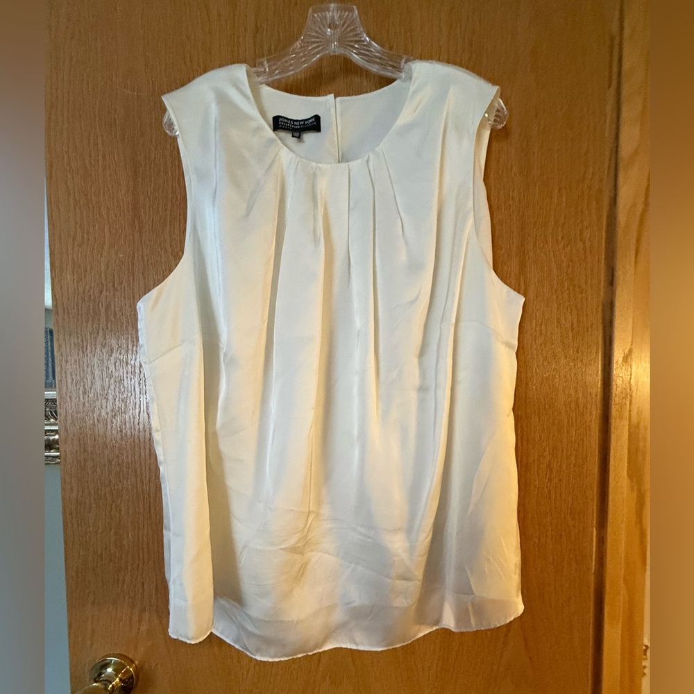 Jones New York Cream Pleated front lined Sleeveless Top 20W